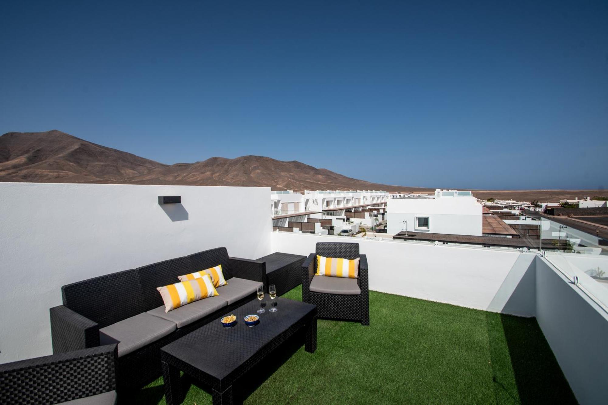 Serena Villa 38 - Heated Pool, Sea Views, Ac, High Speed Internet Playa Blanca  Luaran gambar