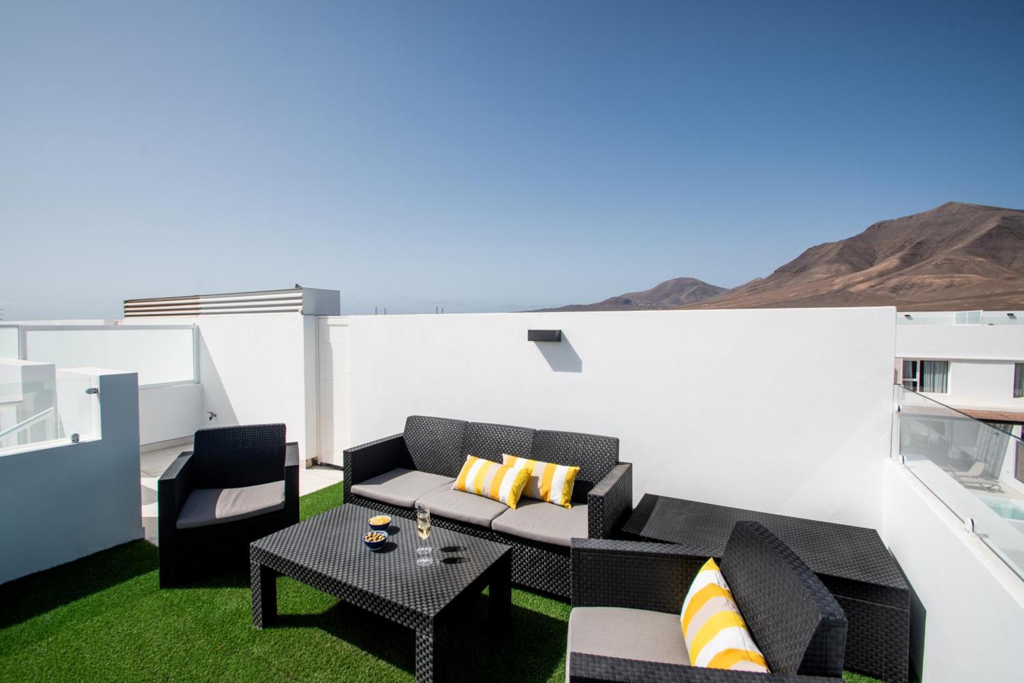 Serena Villa 38 - Heated Pool, Sea Views, Ac, High Speed Internet Playa Blanca  Luaran gambar